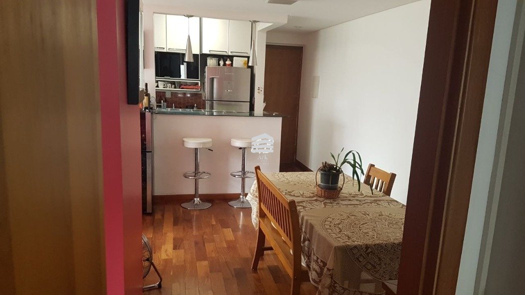 Apartamento na Vila Gumercindo