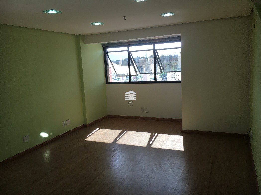 Execelente sala comercial na Vila Clementino