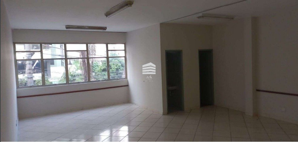 Sala comercial na Liberdade