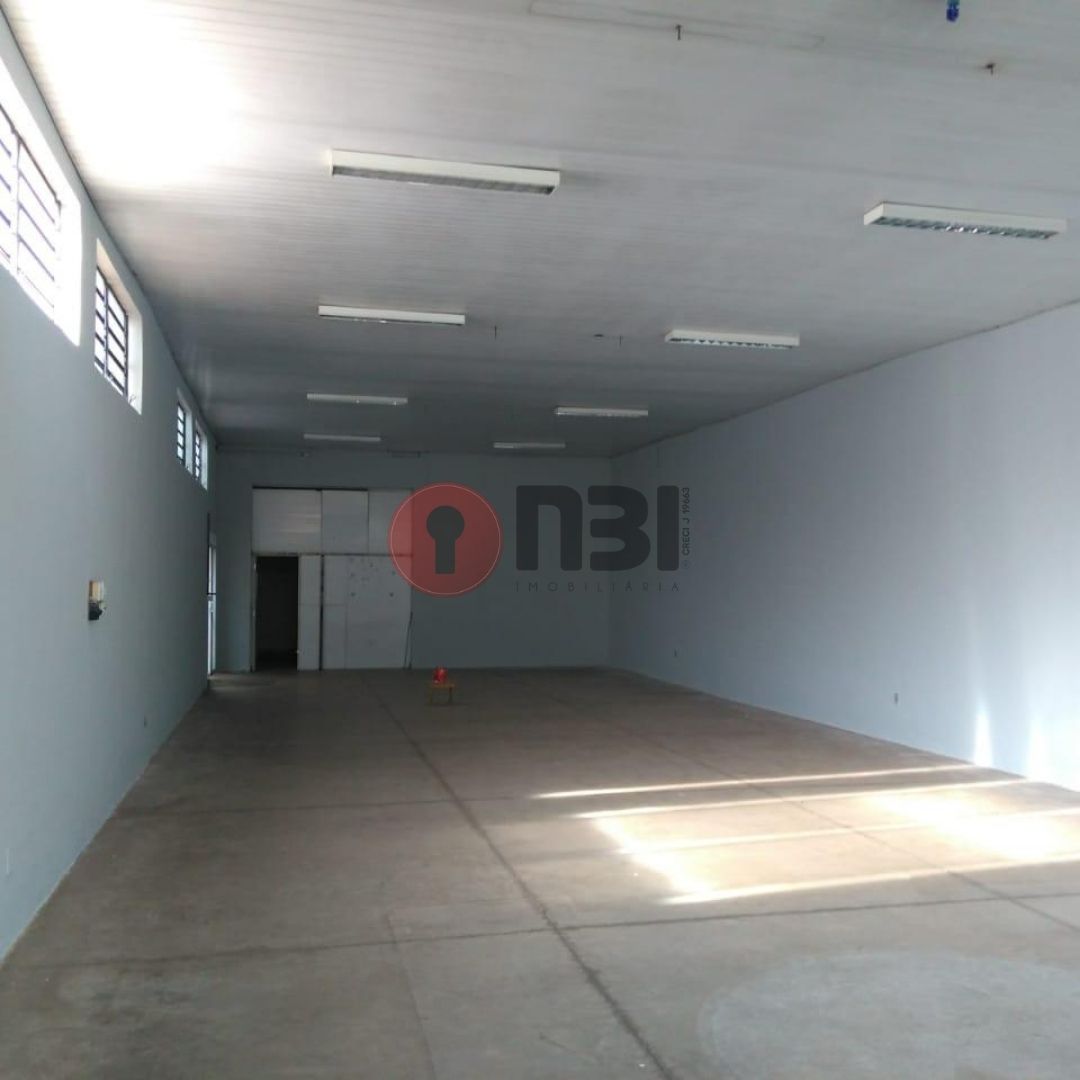 Galpão / Depósito / Armazém  para aluguel, 230m² — foto 2 de 13