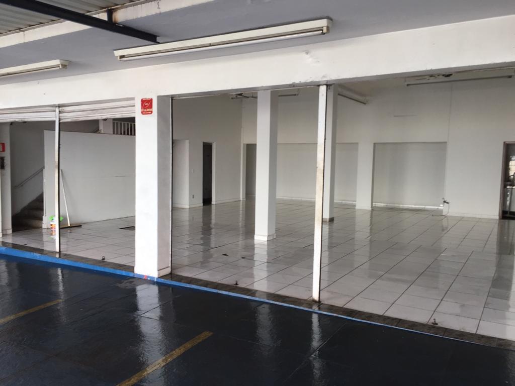 Galpão / Depósito / Armazém  para aluguel, 220m² — foto 2 de 20