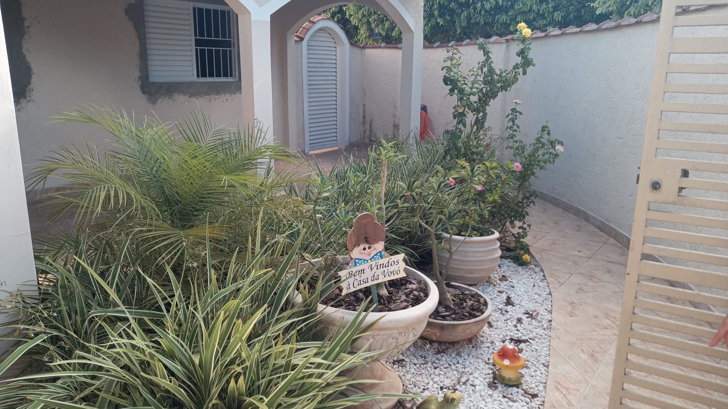 Casa com 3 quartos à venda, 201m² — foto 2 de 19