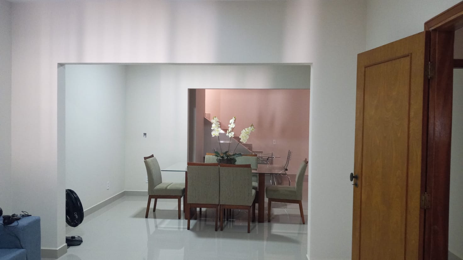Casa com 3 quartos à venda, 201m² — foto 3 de 19