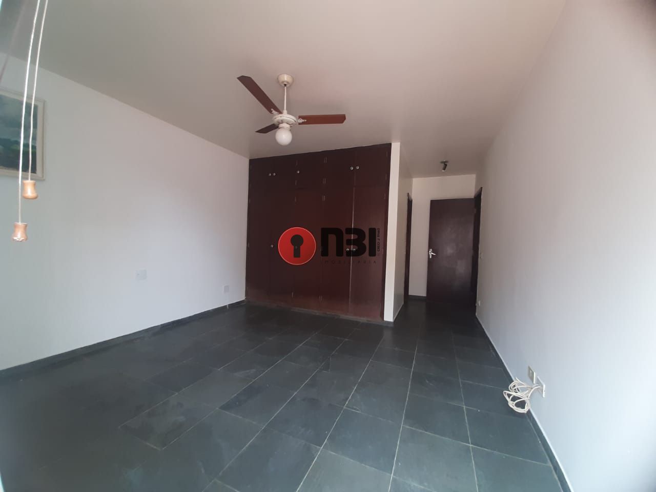 Casa com 4 quartos para aluguel, 253m² — foto 4 de 28