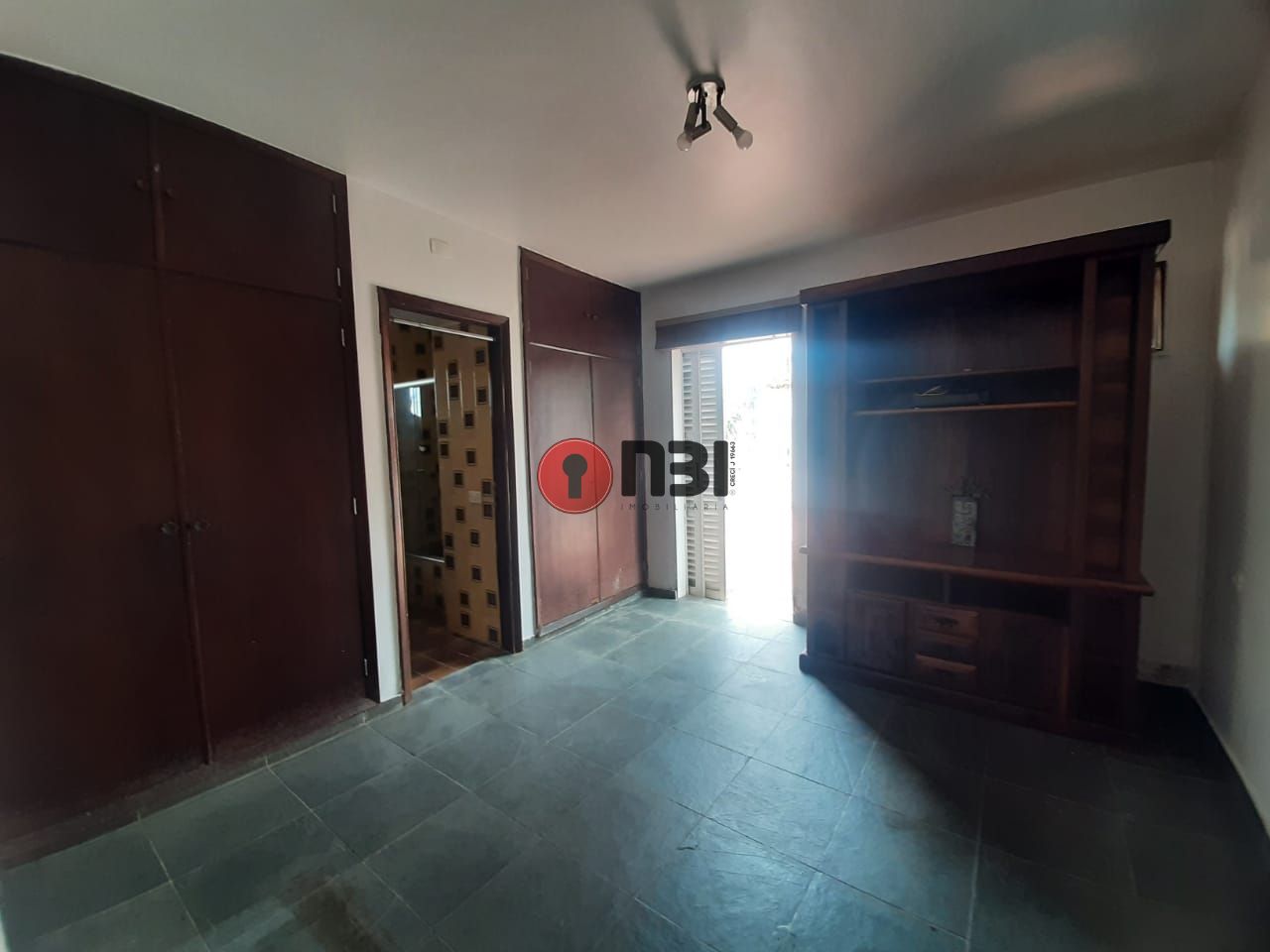 Casa com 4 quartos para aluguel, 253m² — foto 6 de 28