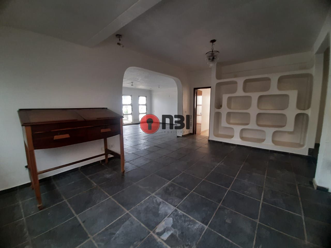 Casa com 4 quartos para aluguel, 253m² — foto 3 de 28