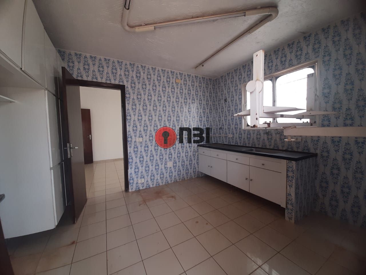Casa com 4 quartos para aluguel, 253m² — foto 8 de 28