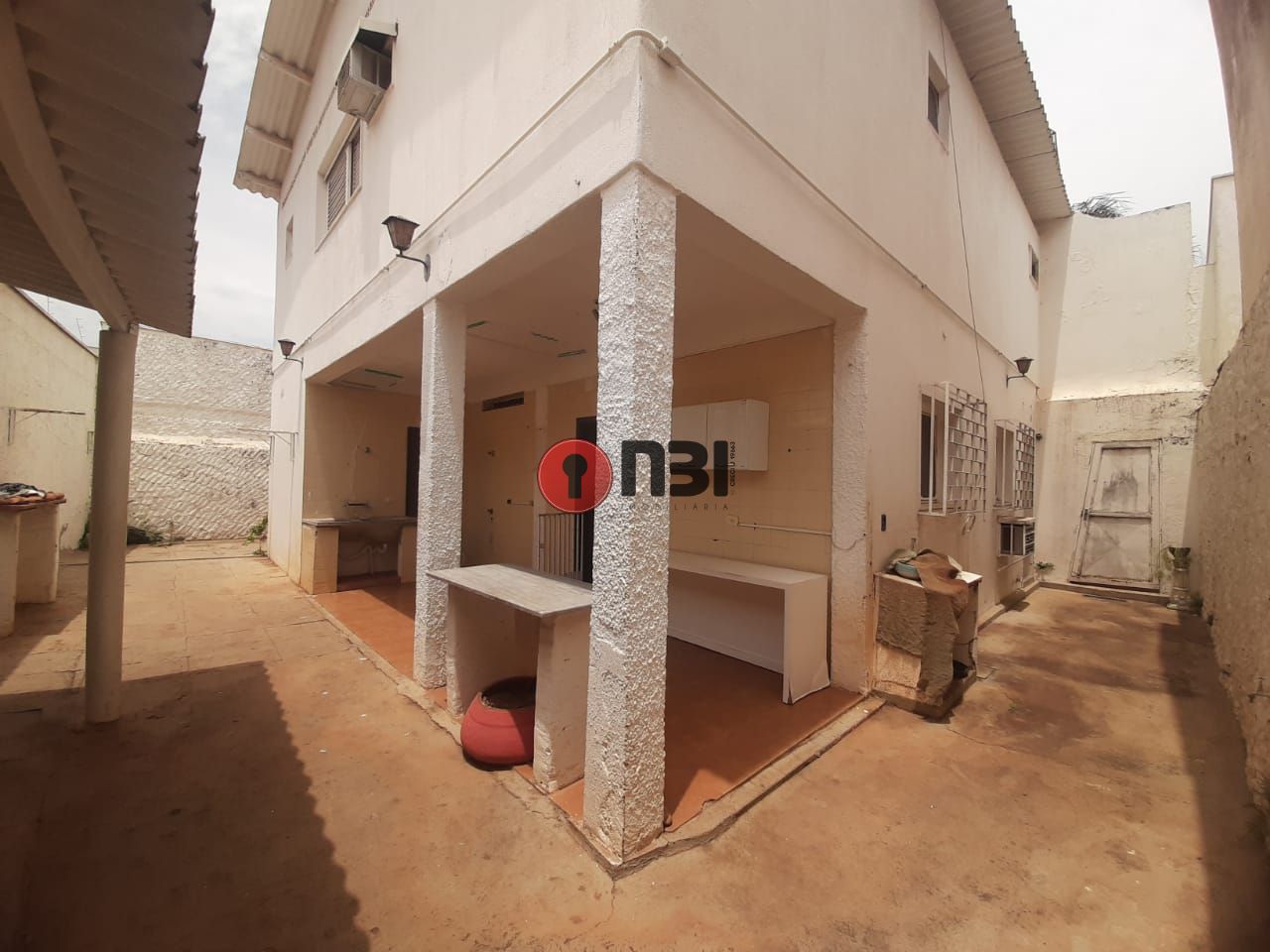 Casa com 4 quartos para aluguel, 253m² — foto 27 de 28