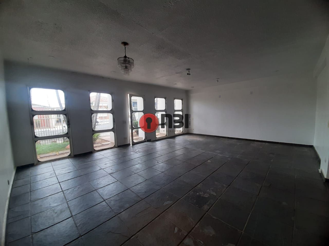Casa com 4 quartos para aluguel, 253m² — foto 20 de 28