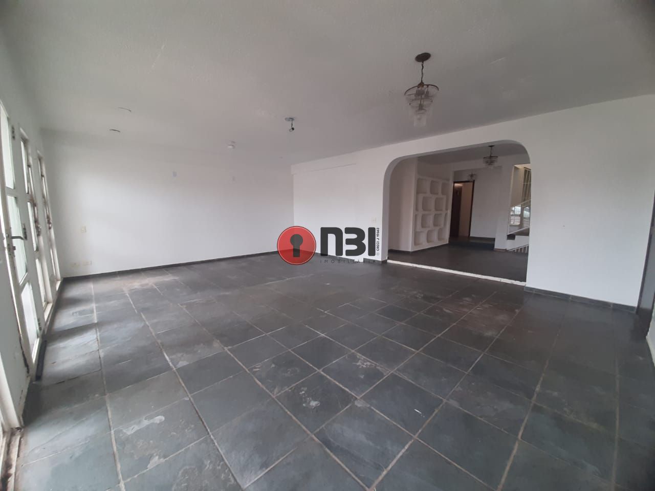 Casa com 4 quartos para aluguel, 253m² — foto 21 de 28