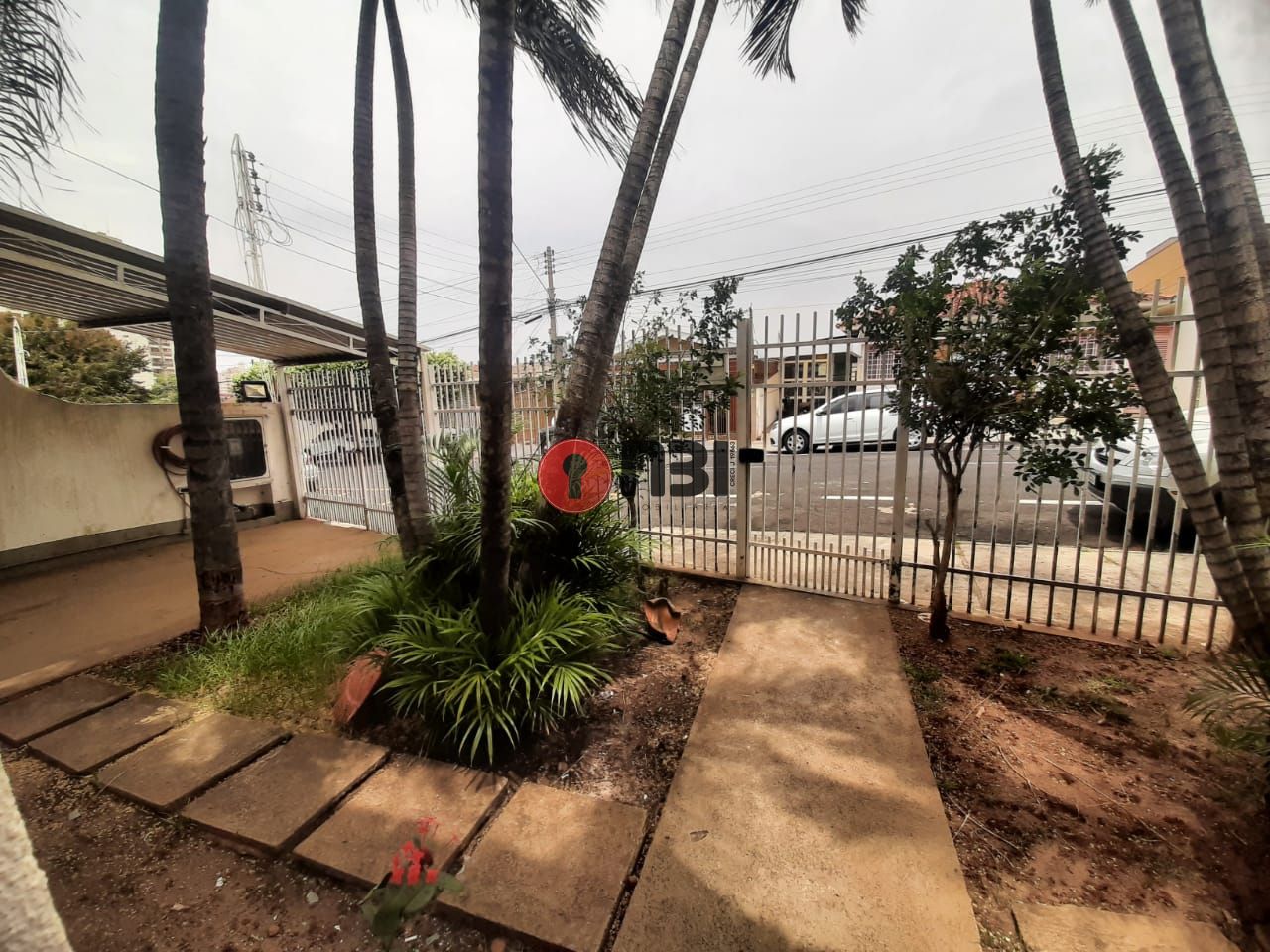 Casa com 4 quartos para aluguel, 253m² — foto 22 de 28