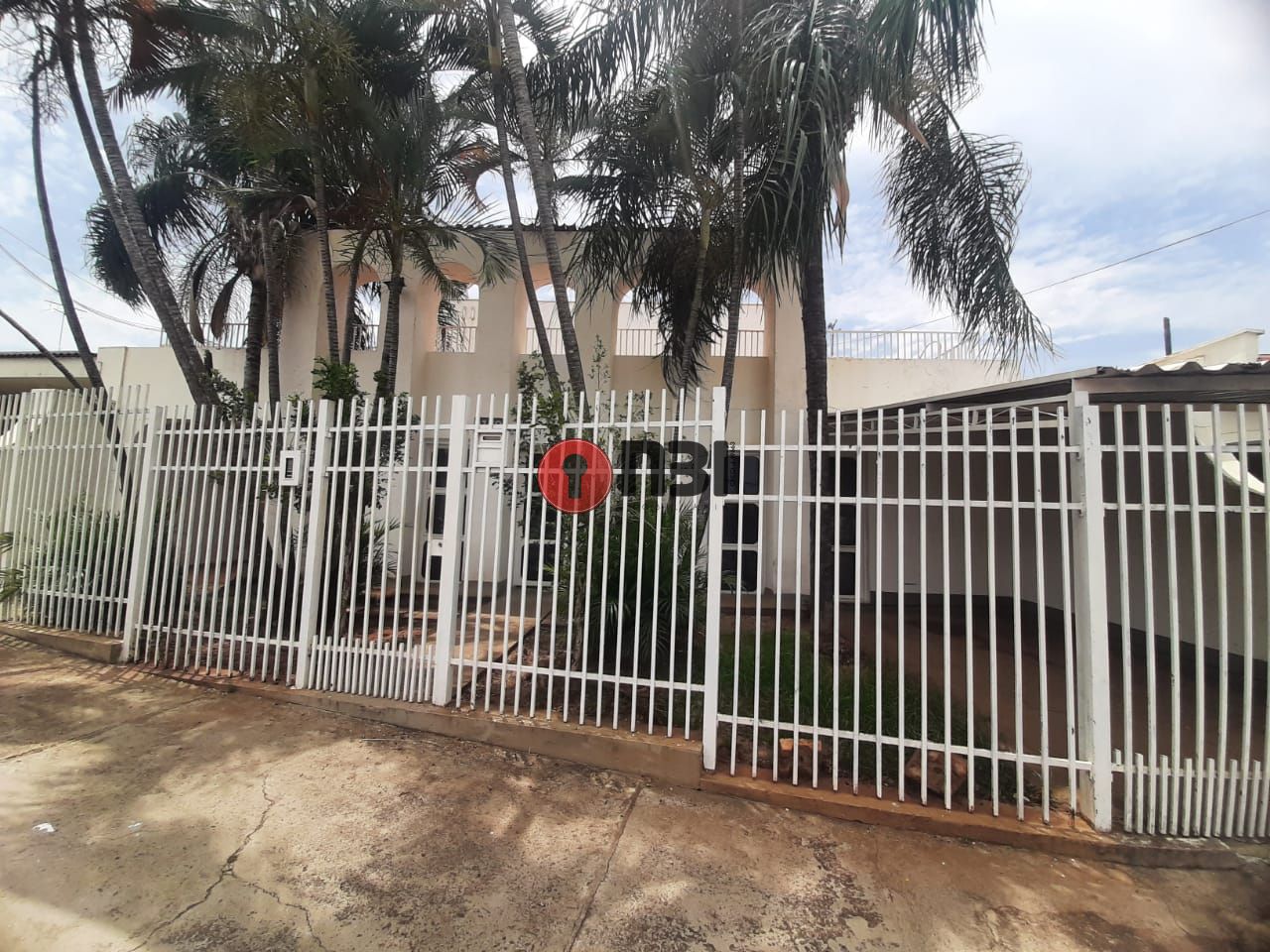 Casa com 4 quartos para aluguel, 253m² — foto 23 de 28