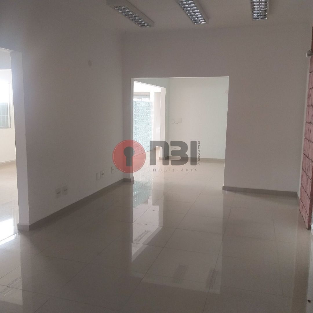 Galpão / Depósito / Armazém  para aluguel, 221m² — foto 3 de 24