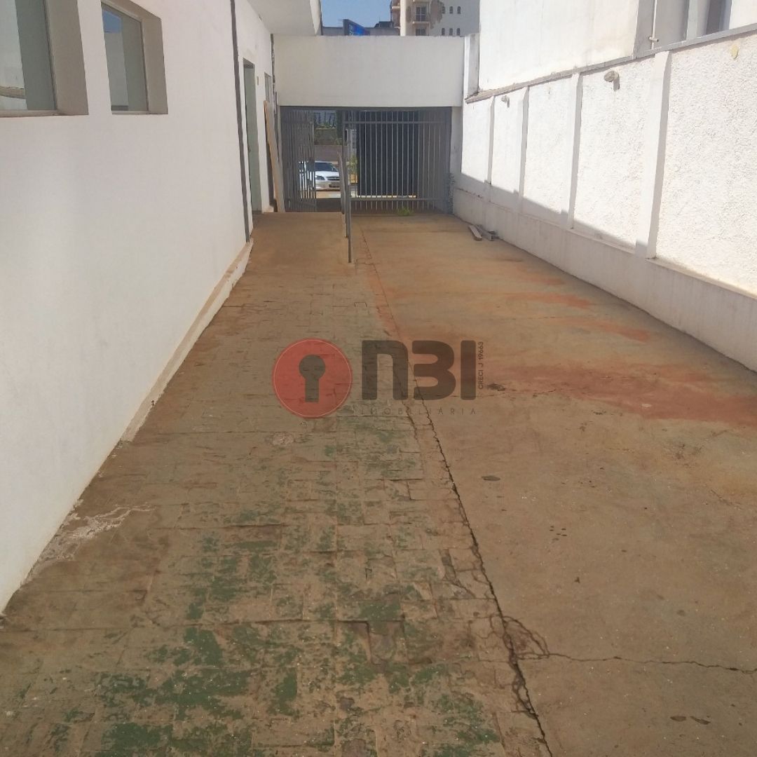 Galpão / Depósito / Armazém  para aluguel, 221m² — foto 17 de 24