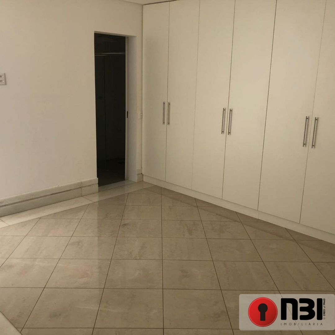Casa com 4 quartos à venda, 400m² — foto 17 de 40