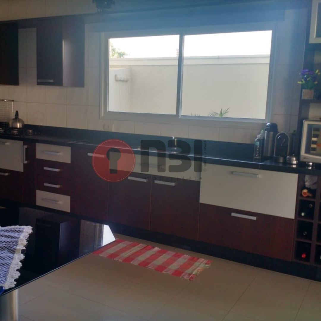 Casa de Condomínio com 4 quartos à venda, 360m² — foto 4 de 12