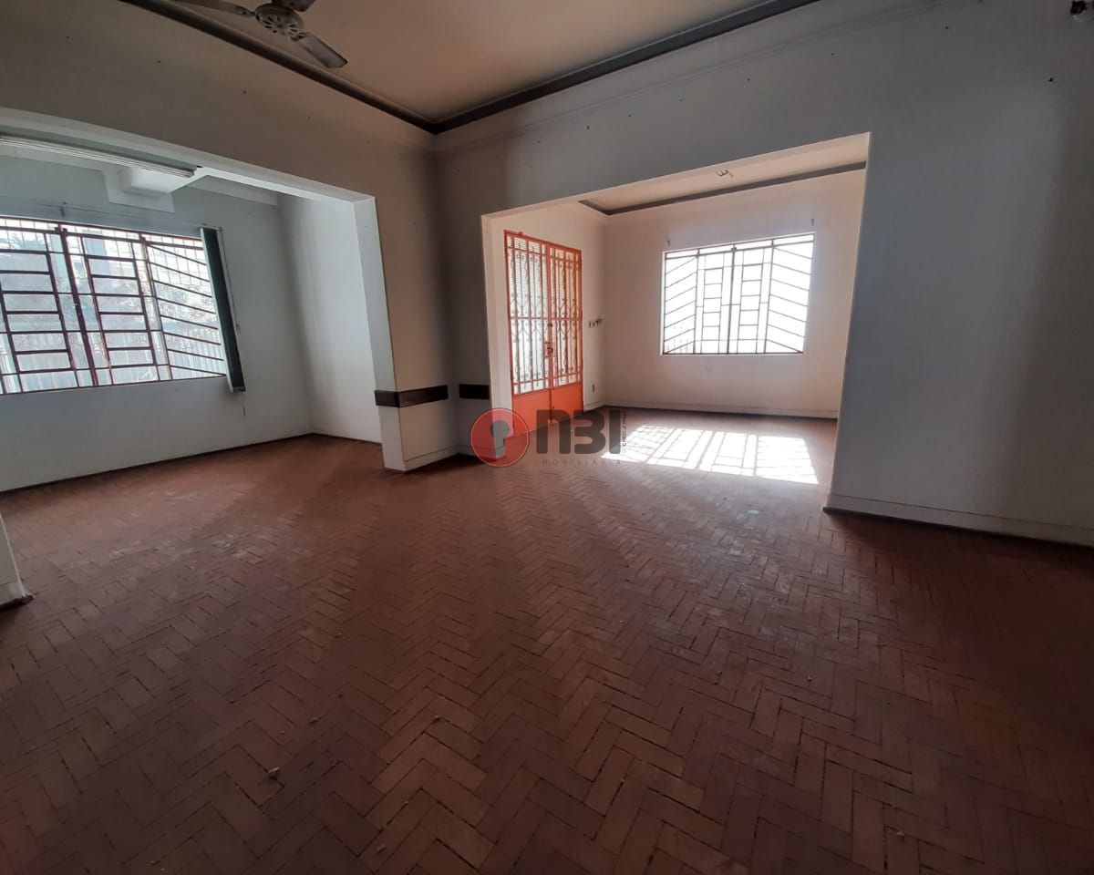Casa com 4 quartos à venda, 493m² — foto 2 de 26