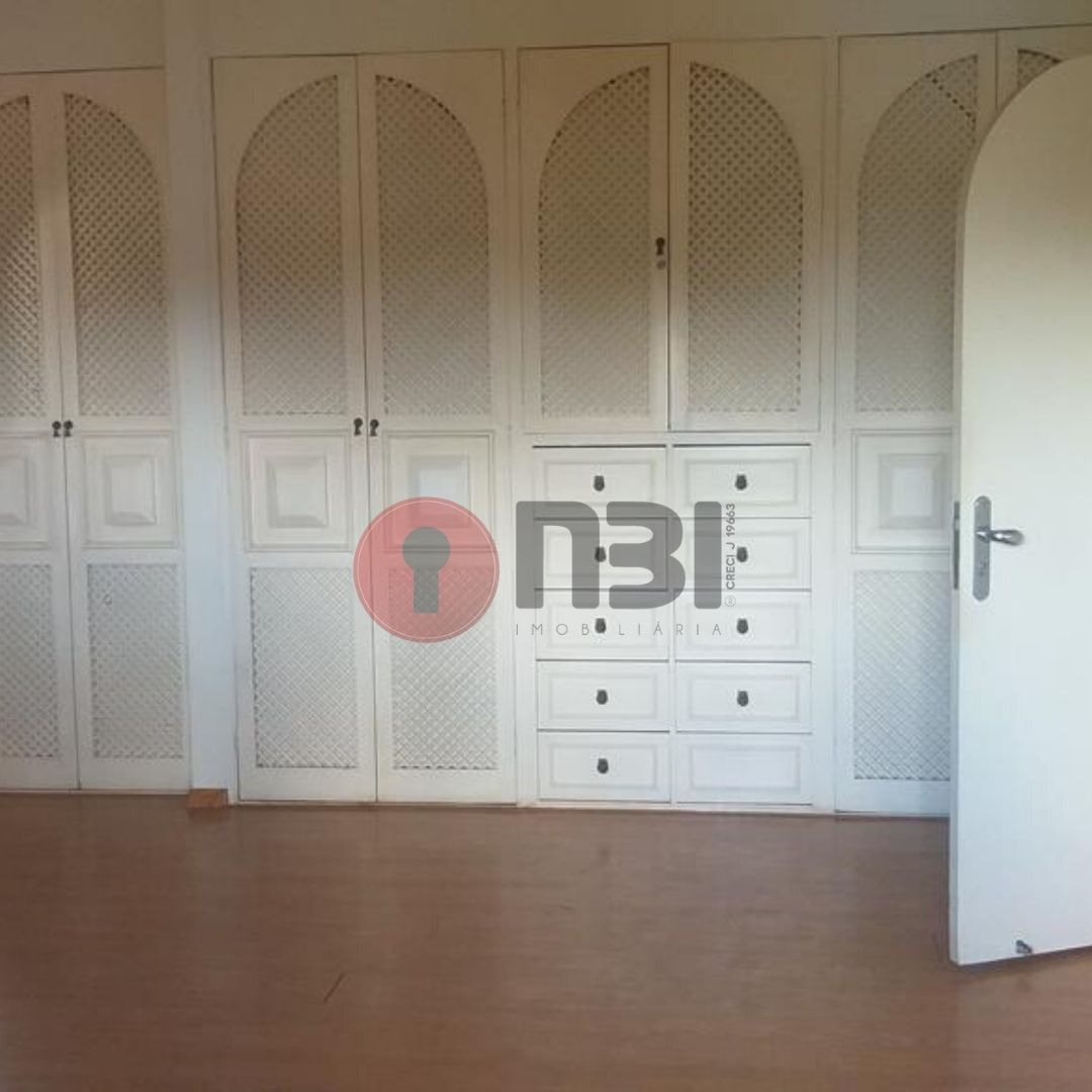 Casa com 4 quartos para aluguel, 525m² — foto 17 de 34