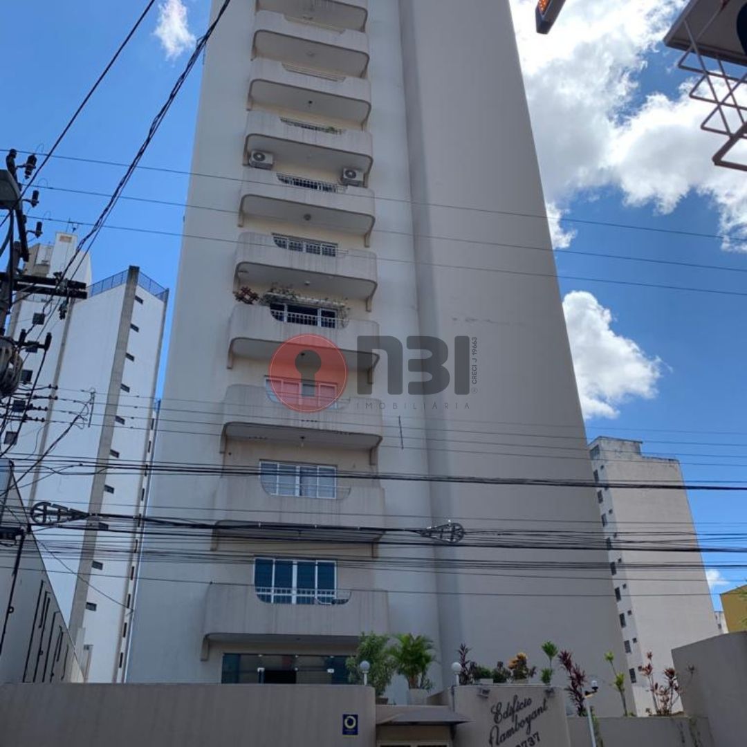 Apartamento com 3 quartos à venda, 267m² — foto 1 de 18