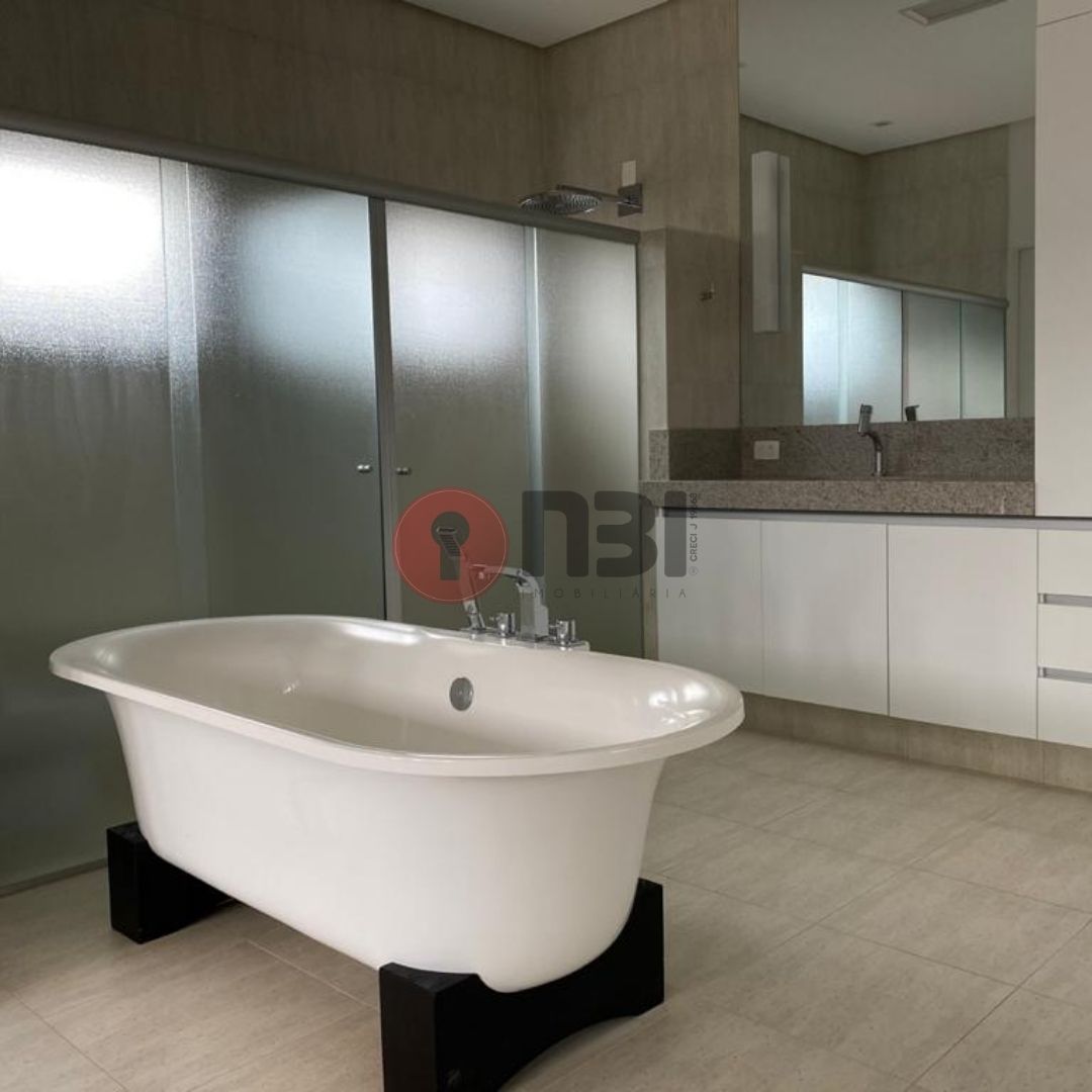 Casa com 4 quartos à venda, 538m² — foto 2 de 25