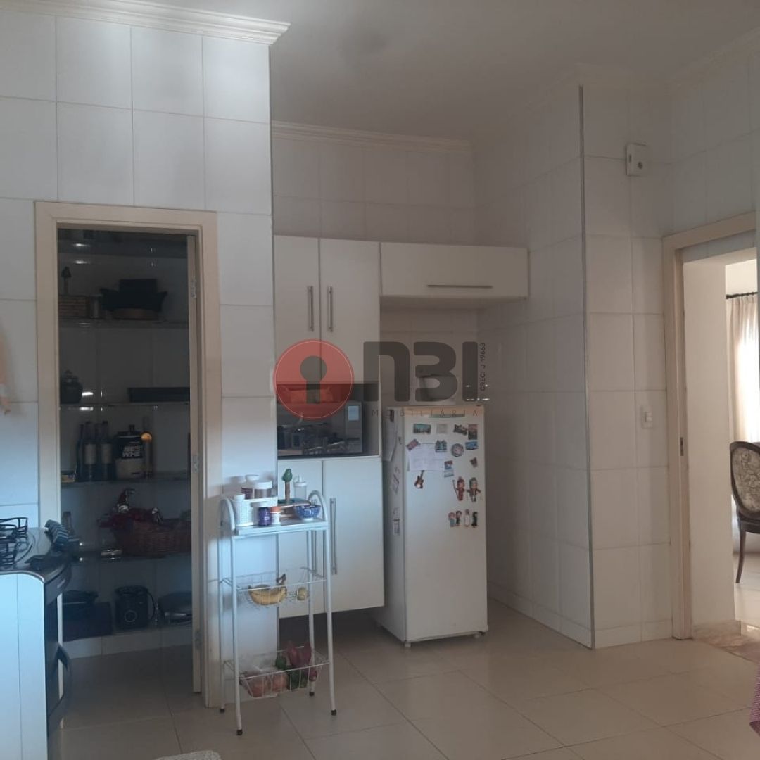 Casa com 4 quartos à venda, 350m² — foto 18 de 31