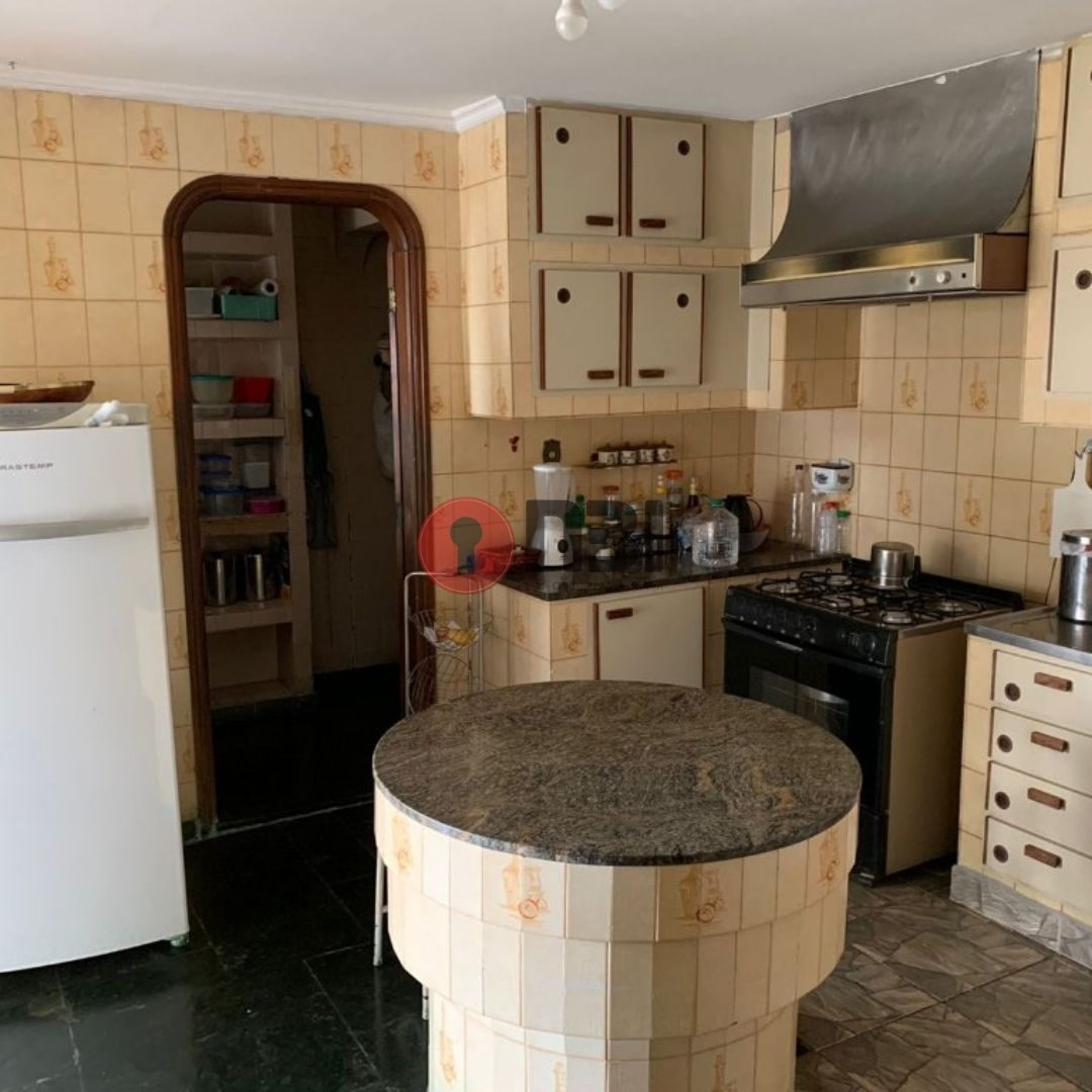 Casa com 3 quartos à venda, 272m² — foto 9 de 30