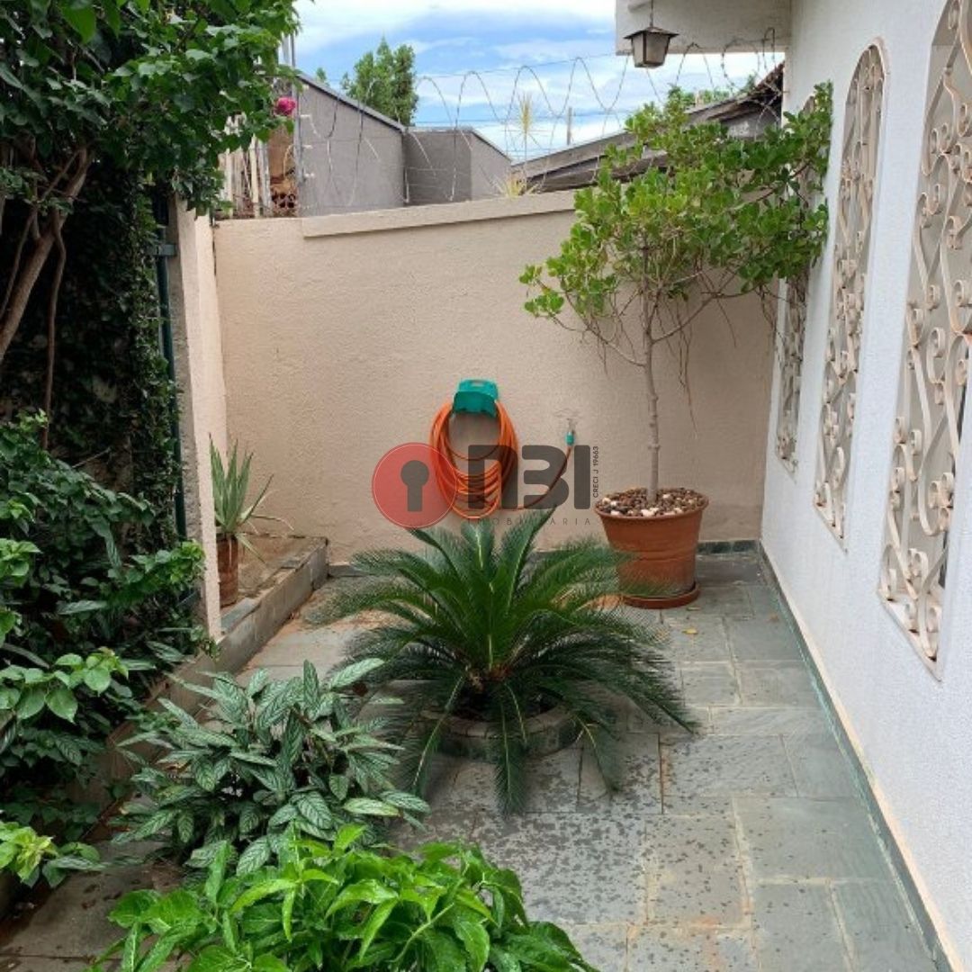 Casa com 3 quartos à venda, 272m² — foto 4 de 30