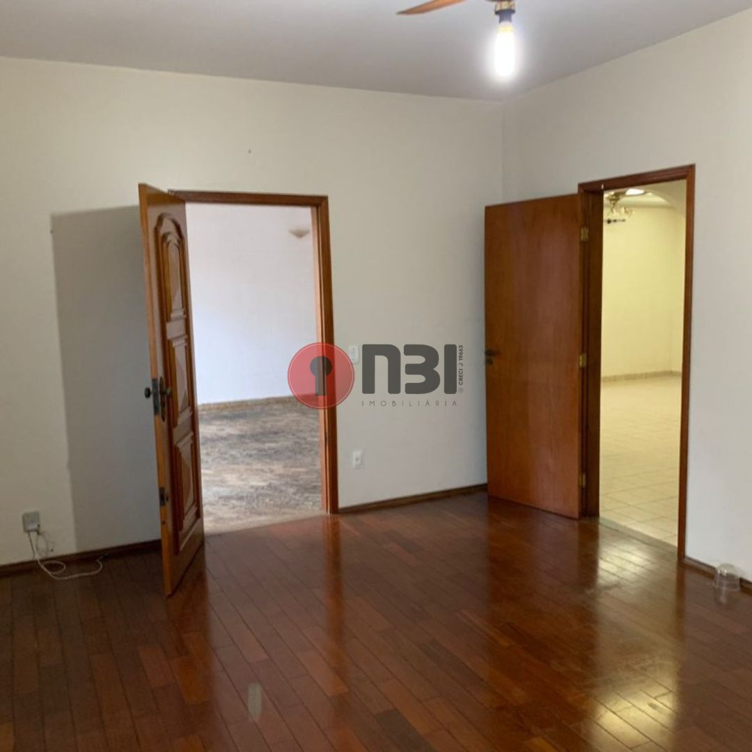 Casa com 3 quartos à venda, 208m² — foto 2 de 38