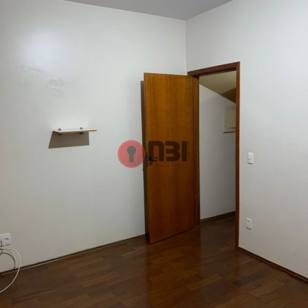 Casa com 3 quartos à venda, 208m² — foto 4 de 38