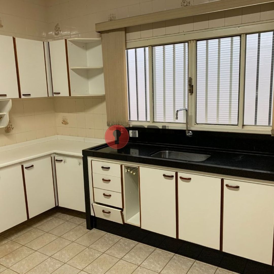 Casa com 3 quartos à venda, 208m² — foto 21 de 38