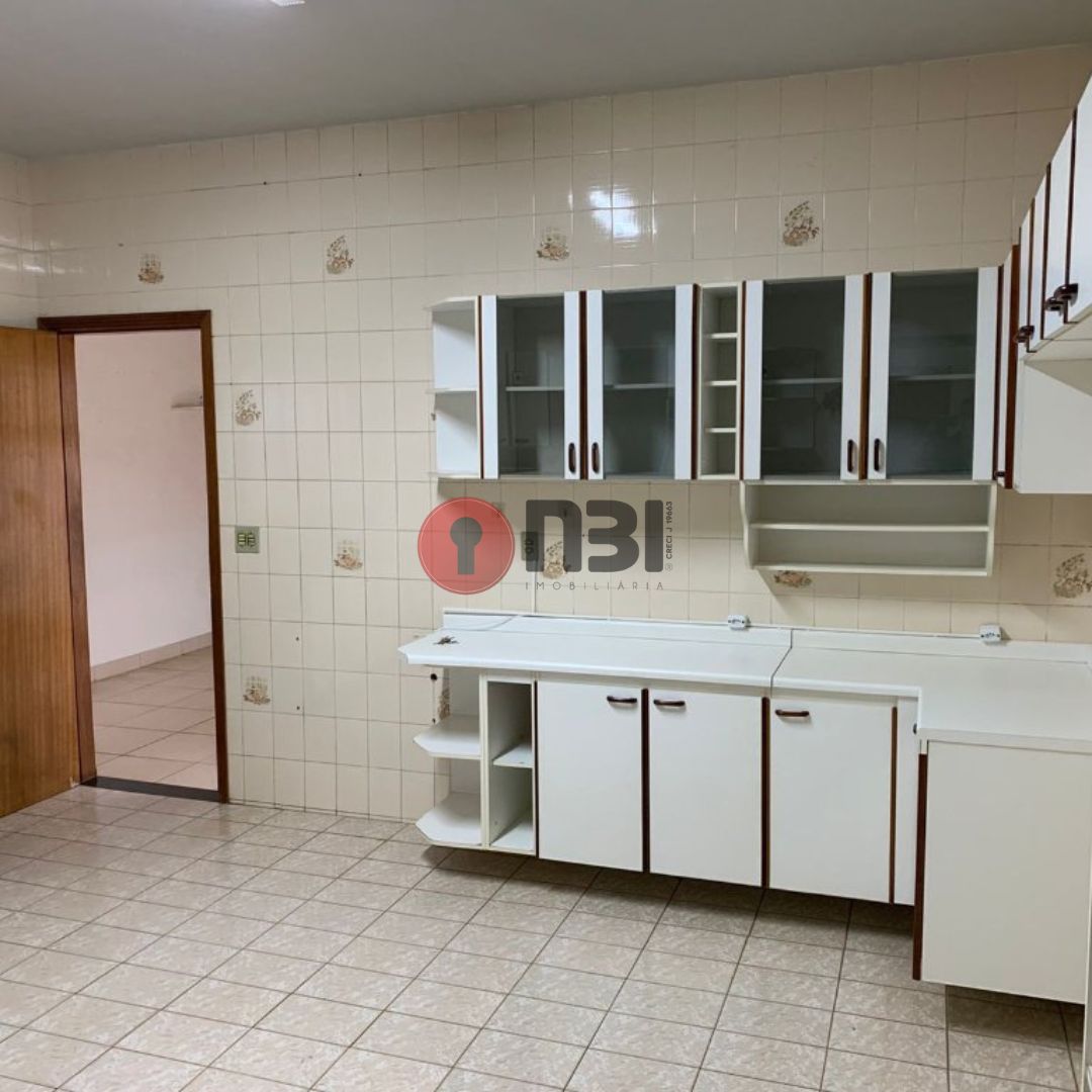 Casa com 3 quartos à venda, 208m² — foto 24 de 38