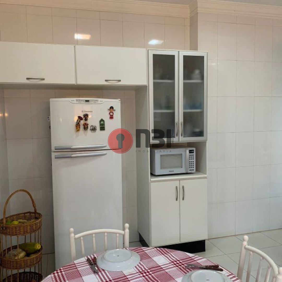 Casa com 3 quartos à venda, 250m² — foto 16 de 34