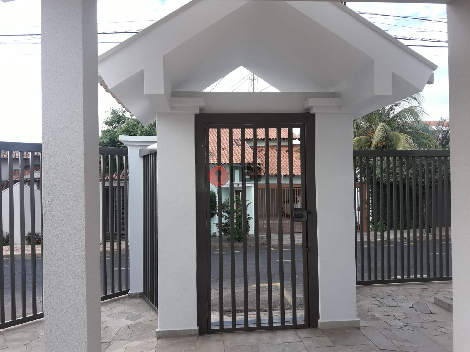 Casa com 3 quartos à venda, 256m² — foto 1 de 26