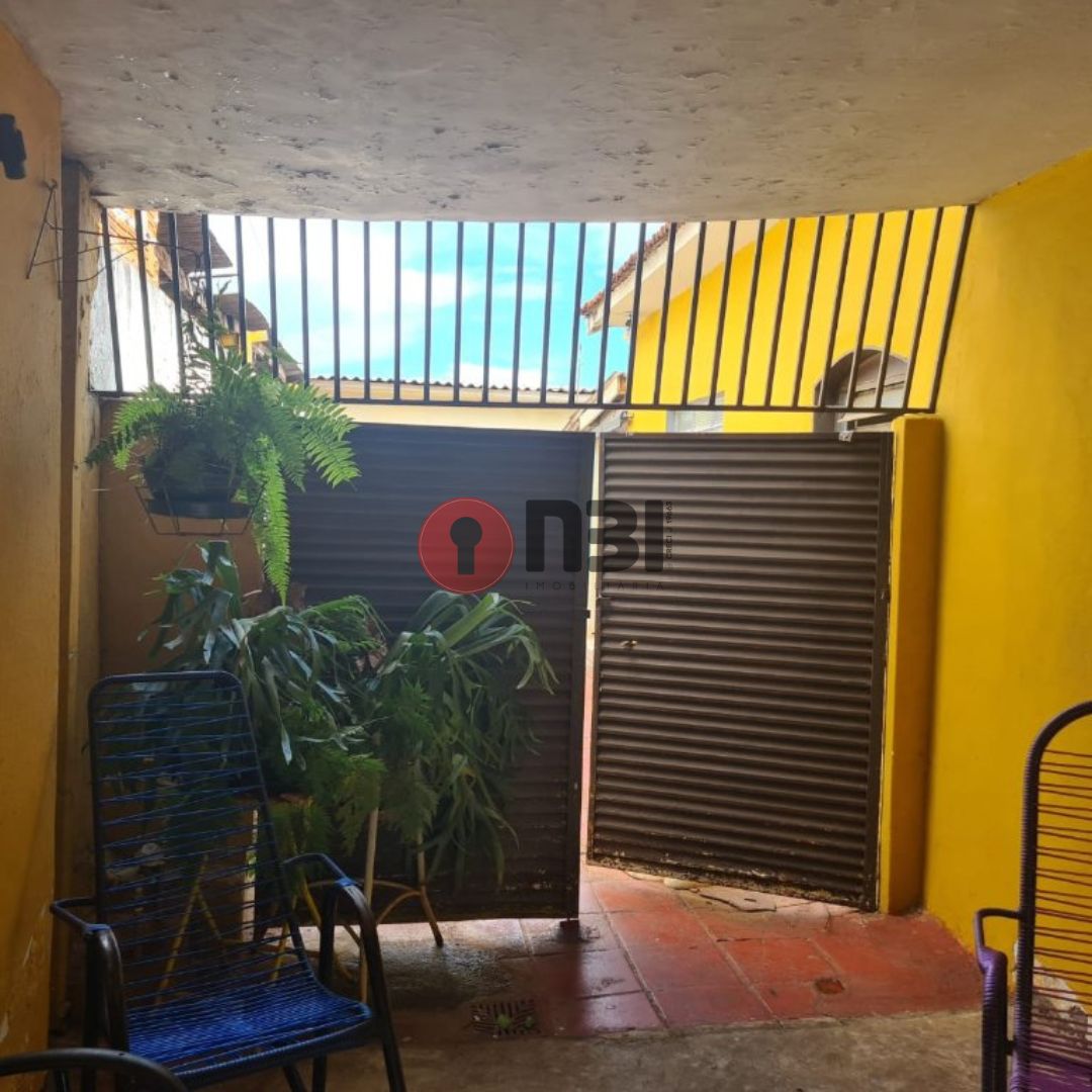 Casa com 3 quartos à venda, 165m² — foto 2 de 16