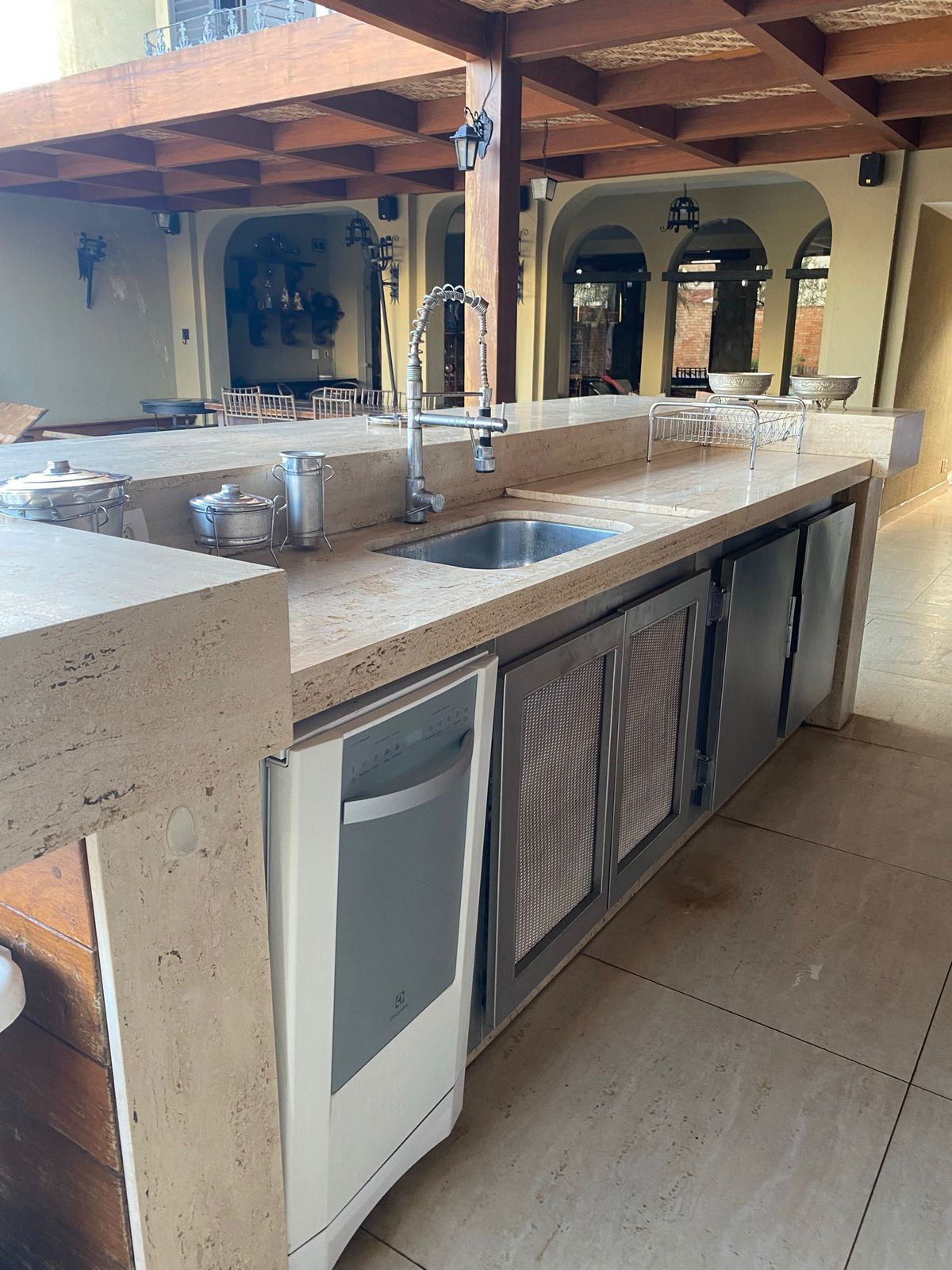 Casa com 4 quartos para aluguel, 640m² — foto 29 de 42