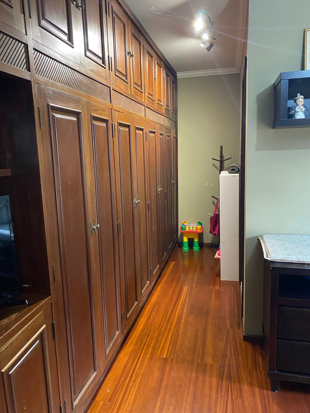 Casa com 4 quartos para aluguel, 640m² — foto 7 de 42