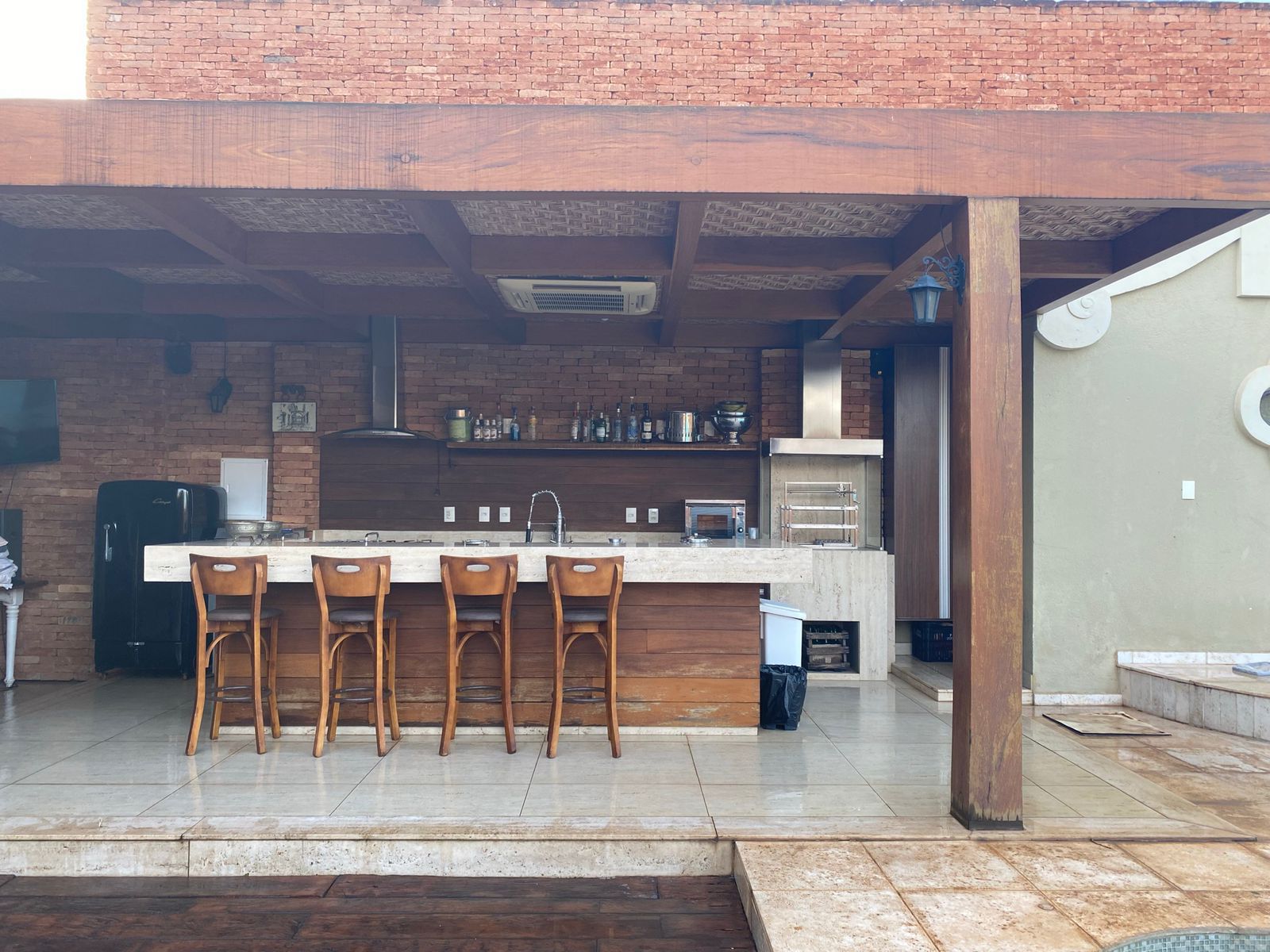 Casa com 4 quartos para aluguel, 640m² — foto 26 de 42
