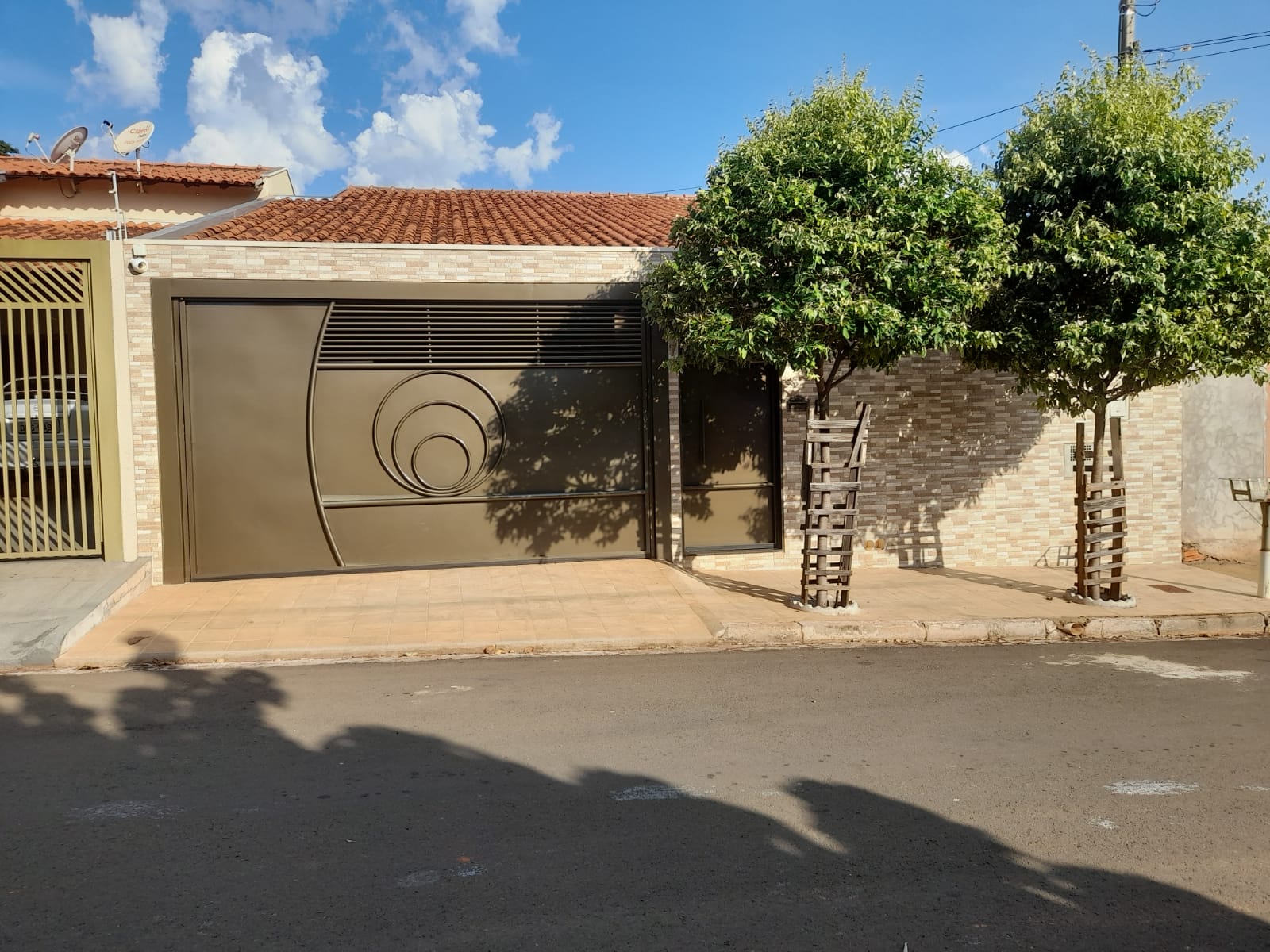 Casa com 3 quartos à venda, 150m² — foto 1 de 23