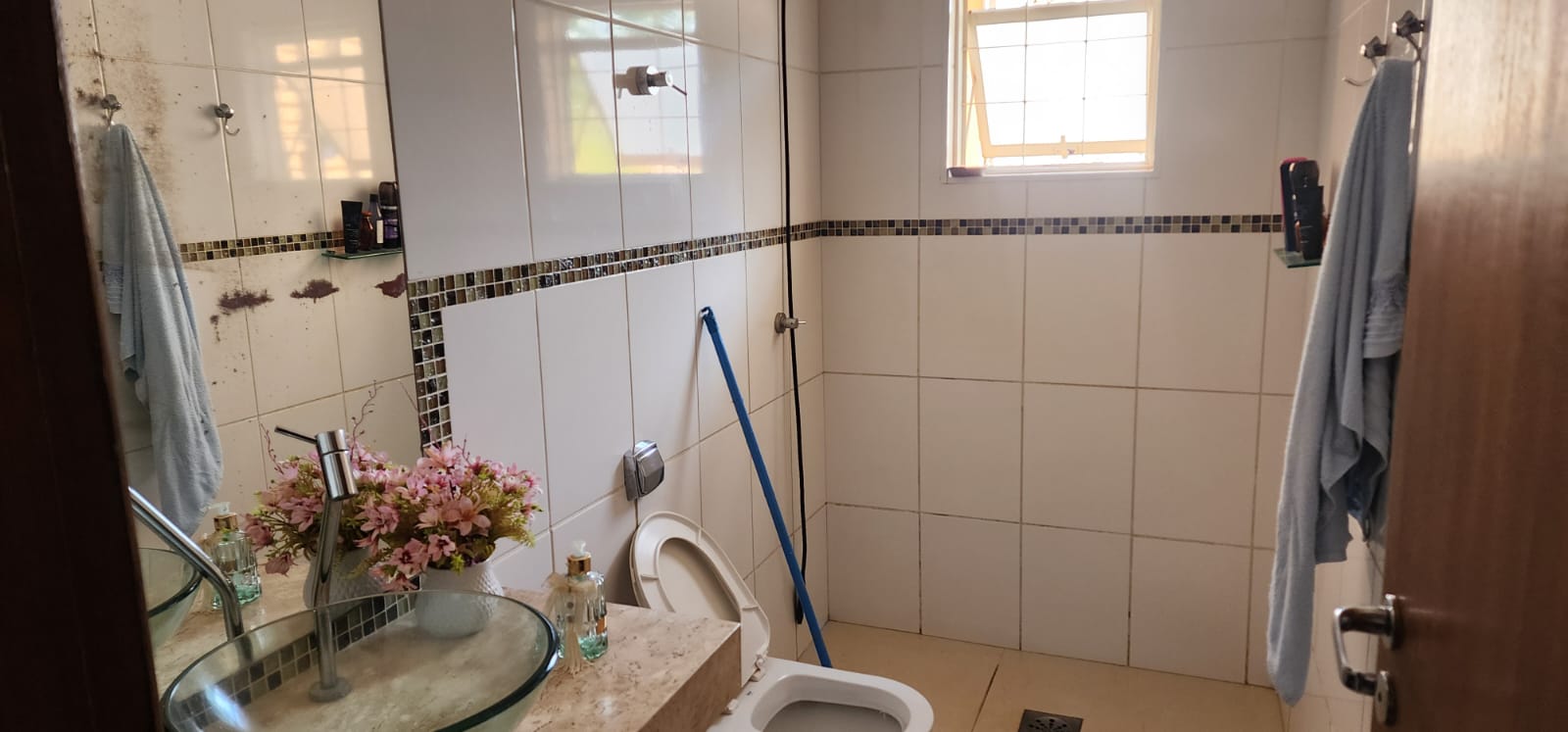 Casa com 3 quartos à venda, 203m² — foto 2 de 25
