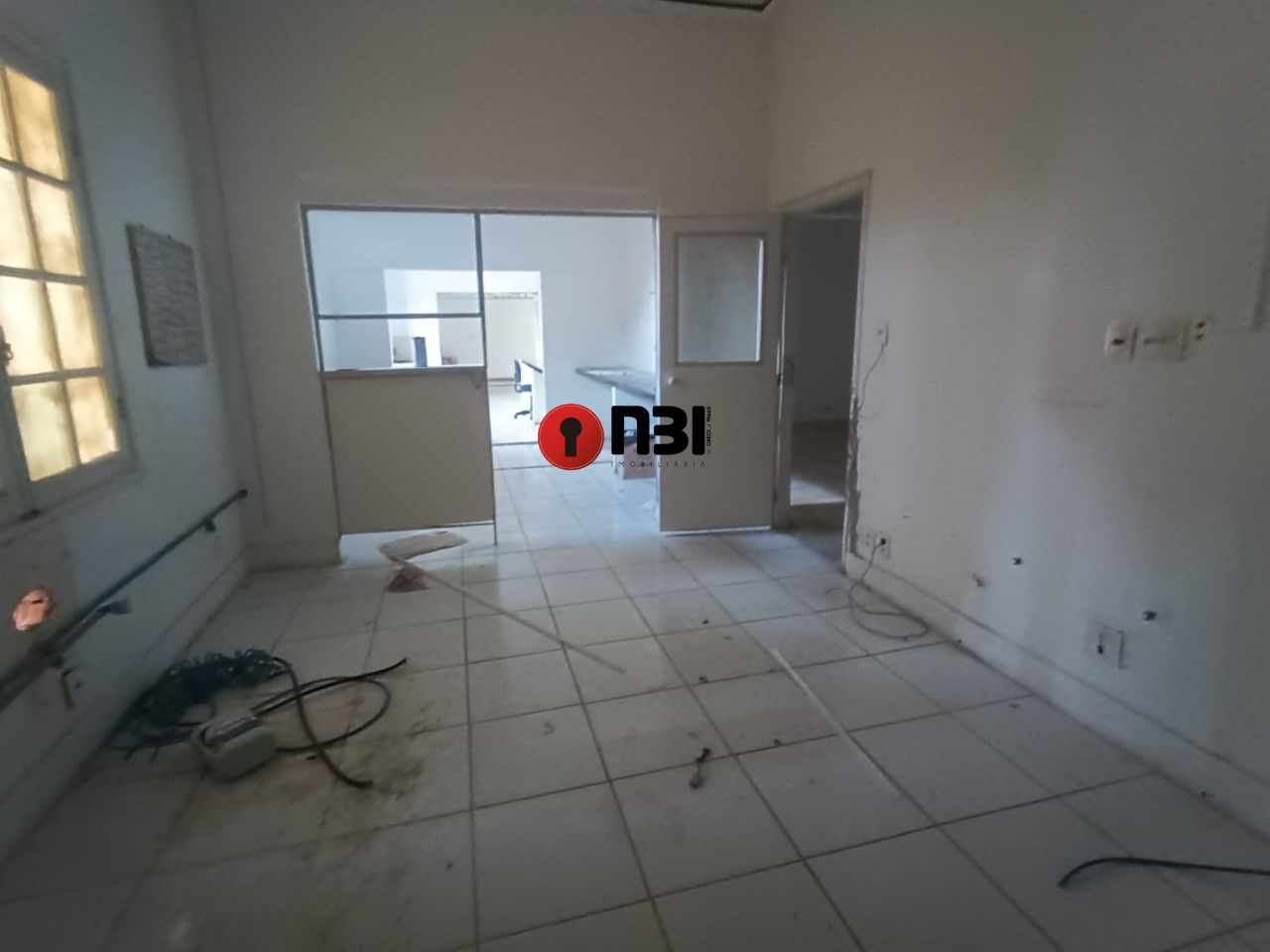 Imóvel Comercial com 5 quartos para aluguel, 250m² — foto 2 de 16
