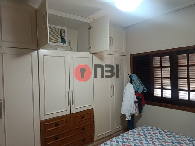 Casa com 3 quartos à venda, 250m² — foto 2 de 23