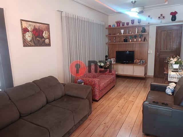 Casa com 3 quartos à venda, 250m² — foto 3 de 23