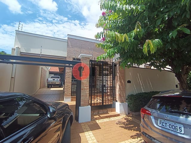 Casa com 3 quartos à venda, 250m² — foto 1 de 23