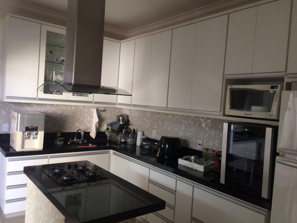 Casa de Condomínio com 3 quartos à venda, 250m² — foto 10 de 27