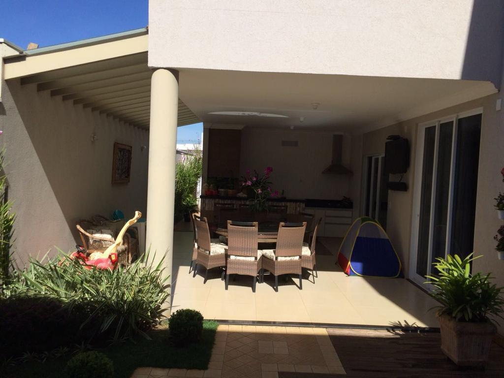 Casa de Condomínio com 3 quartos à venda, 250m² — foto 16 de 27