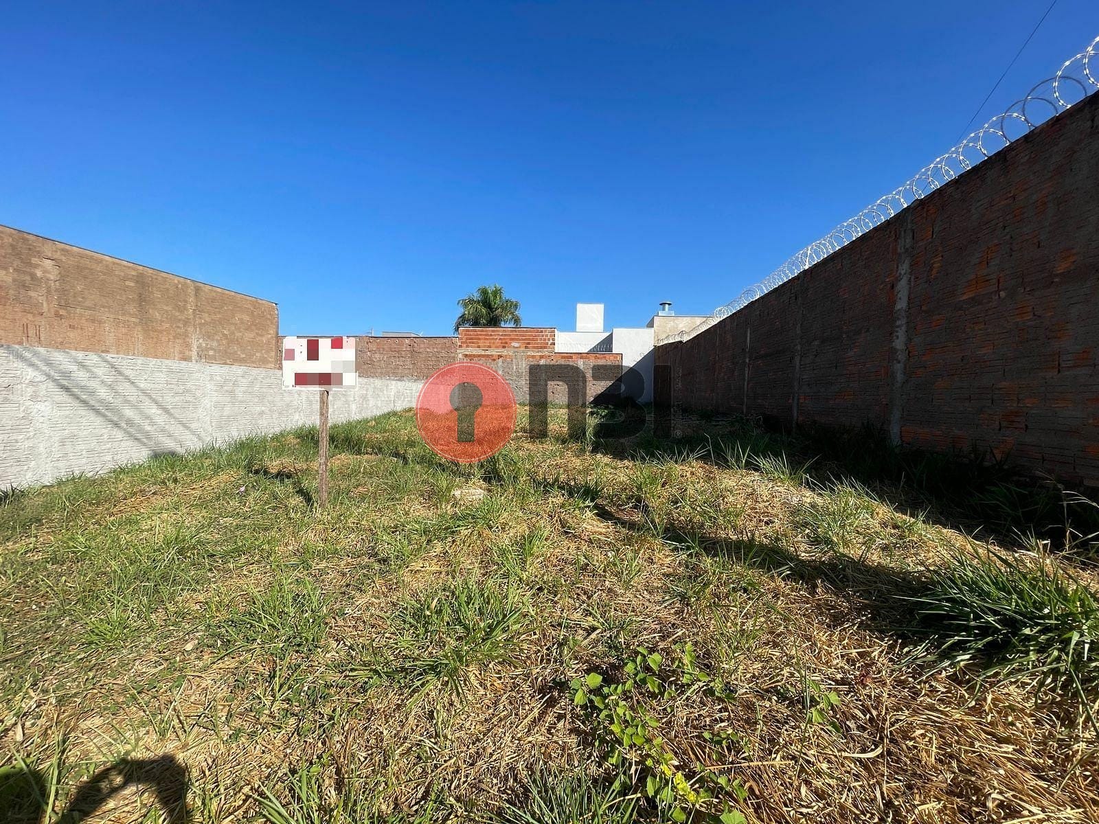 Terreno / Lote / Condomínio  à venda, 200m² — foto 1 de 2